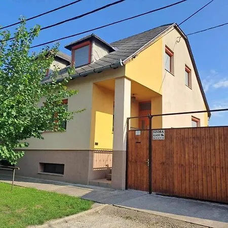 Neuhercz Apartmanok Halászi Exterior photo